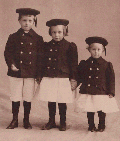 William Walter, Claudia & Eleanor, c. 1898