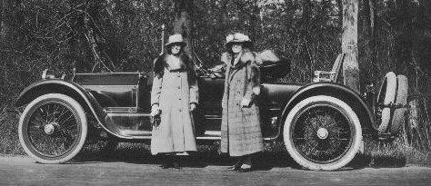 Phelps ladies and their automobile